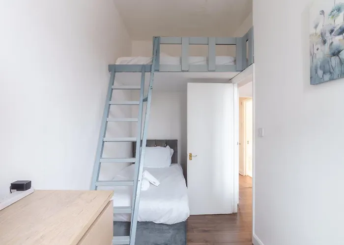 2 Bedroom Apartment In Central London