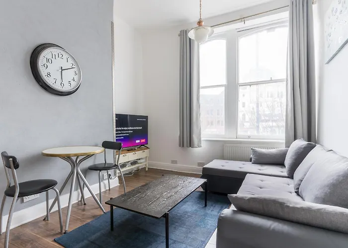 2 Bedroom Apartment In Central London