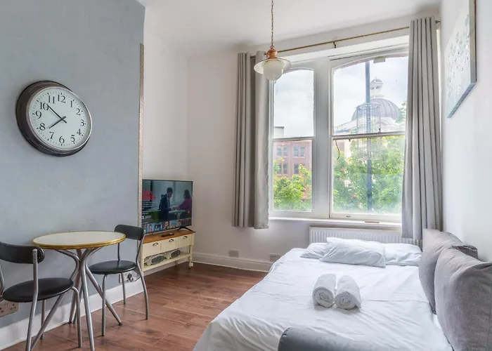 2 Bedroom Apartment In Central London
